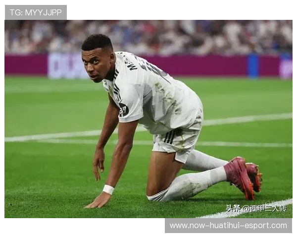 姆巴佩训练间隙为小粉丝讲故事，温馨画面疯传